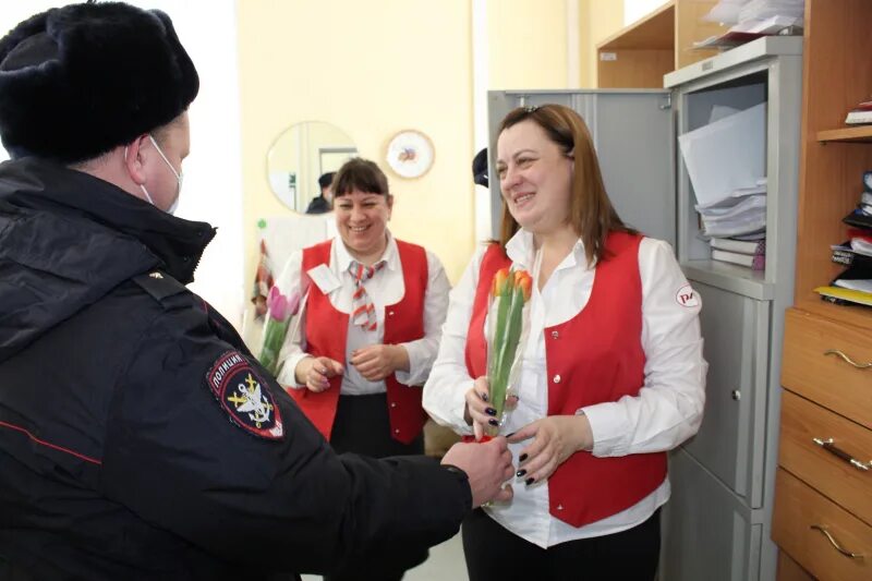 Полный контакт 21.03 2024. Транспортная полиция Нижний Тагил. Начальник ЖД вокзала Нижнего Тагила. Полицейские на вокзале Нижний. Полиция отдел 19 Нижний Тагил ППС.