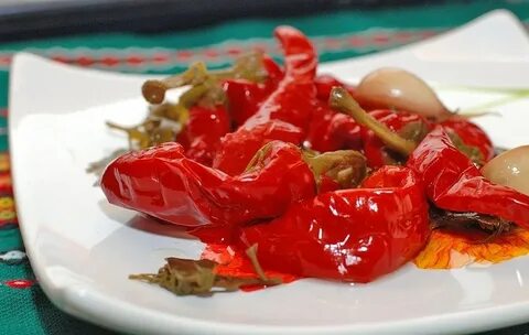 Маринованный жгучий перец