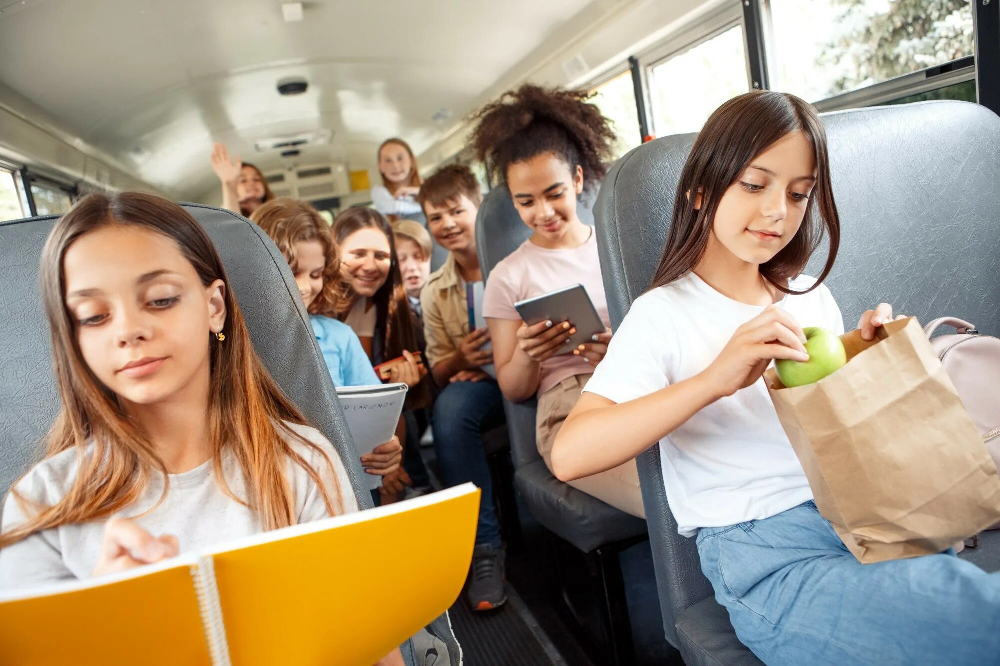 They go to work by bus. Экскурсия подростков и девушек. Go to School by Bus. Children going to School by Bus. Студенты на экскурсии.