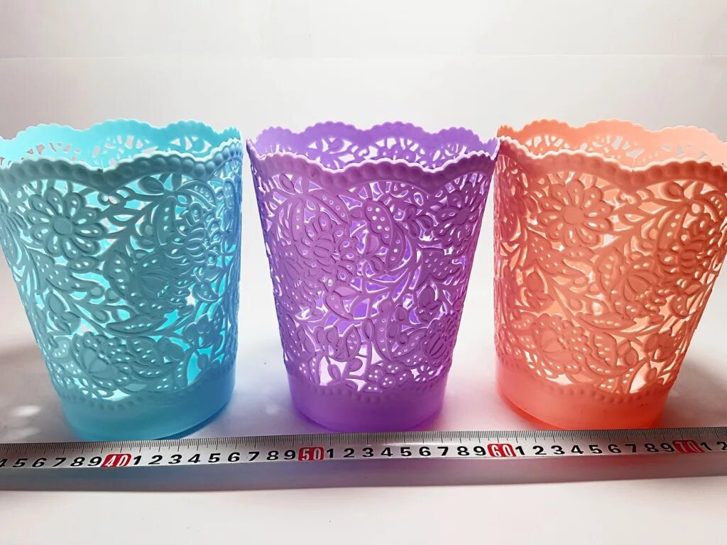 стакан ажурный. пластиковый ажурный стакан. накопительные стаканы из пластика для канцелярских. пластиковый ажурный стакан. ваза ажурная пластиковая.