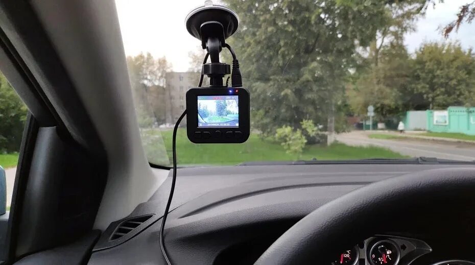 Видеорегистратор navitel msr300. Видеорегистратор navitel r300 gps. bmw r300 gps auto registrator. navitel переходник на регистратор. навител мср 300 gps.