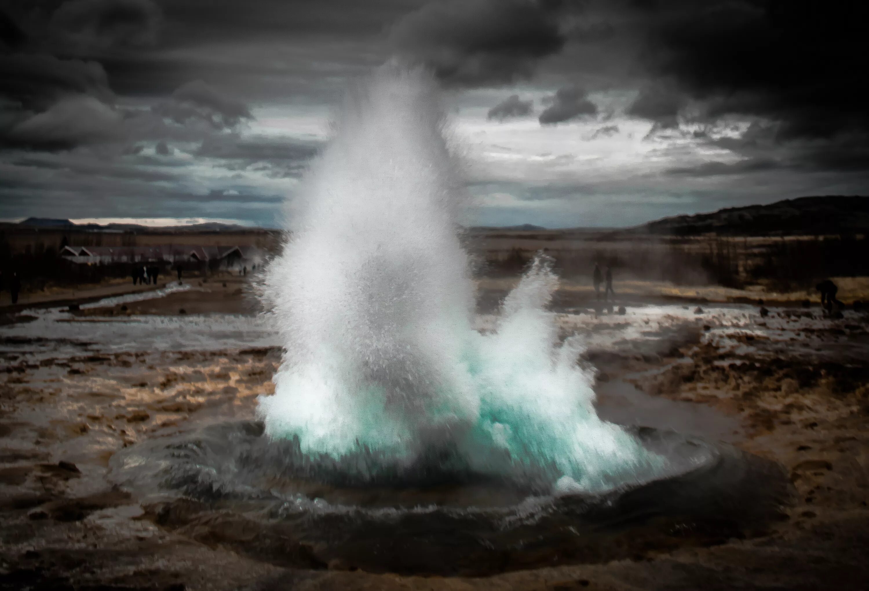 Исландия гейзеры. Исландия гейзерные поля. Iceland Гейзер logo. Водяные гейзеры. Вода гейзеров исландии содержит следующие ионы