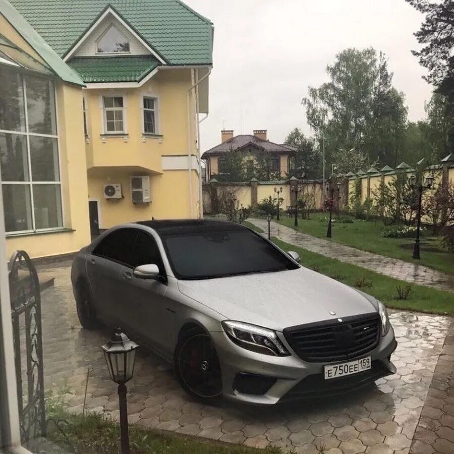 Мерседес 211 во дворе дагестан. Мерседес с 63 во дворе. Bmw e38 бумер. Мерседес 222 тонированный. Мерседес cl во дворе.