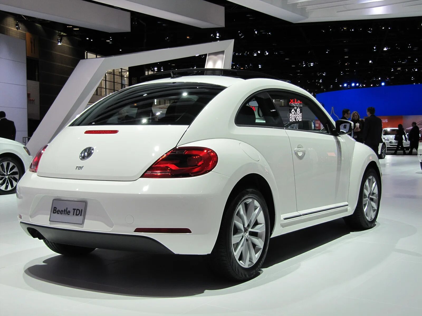 Volkswagen из китая. Китайский Фольксваген Жук новый-4. Зад Битл Фольксваген 2013. Китайский Фольксваген гибрид. Фольксваген Жук 2022 авто ру.