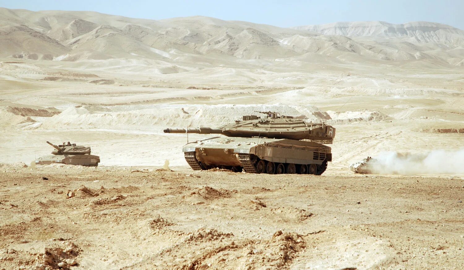 Песчаная река карта wot. Танки в пустыне. Танки пески. Танки пески. Танк м84 кувейт.