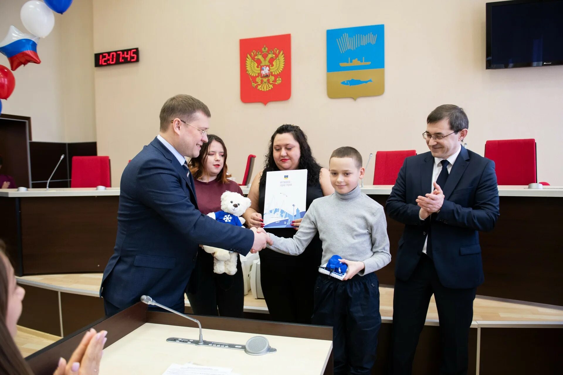 Фото семья мурманск. Администрация города мурманска. Мурманск многодетные. Многодетная семья. Многодетная семья энгельс.