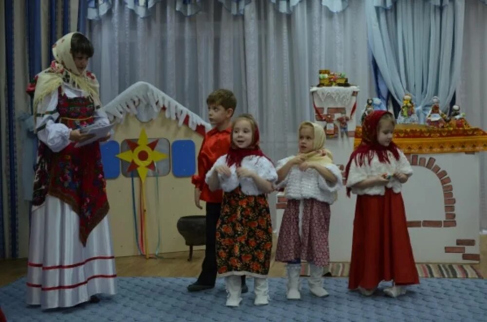 Развлекательная программа рождественские посиделки. Рождественские посиделки праздник для детей. наряды детей на рождественские посиделки. рождественские посиделки для детей в детском саду. костюм на рождественские посиделки.