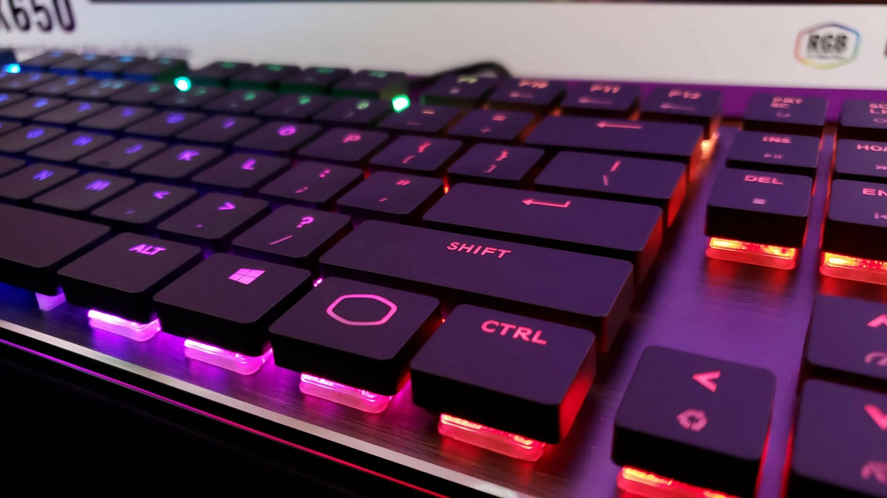 Keyboard string. Cooler master keycaps. cooler master sk650 low profile. low profile mechanical keyboard. sk650 свитчи.
