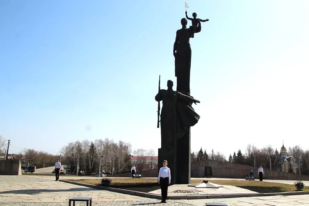 Пенза город трудовой доблести и славы. Мемориал Пенза город трудовой доблести. Монумент воинской и трудовой славы Пенза. Пенза город трудовой доблести памятник. Уфа город трудовой