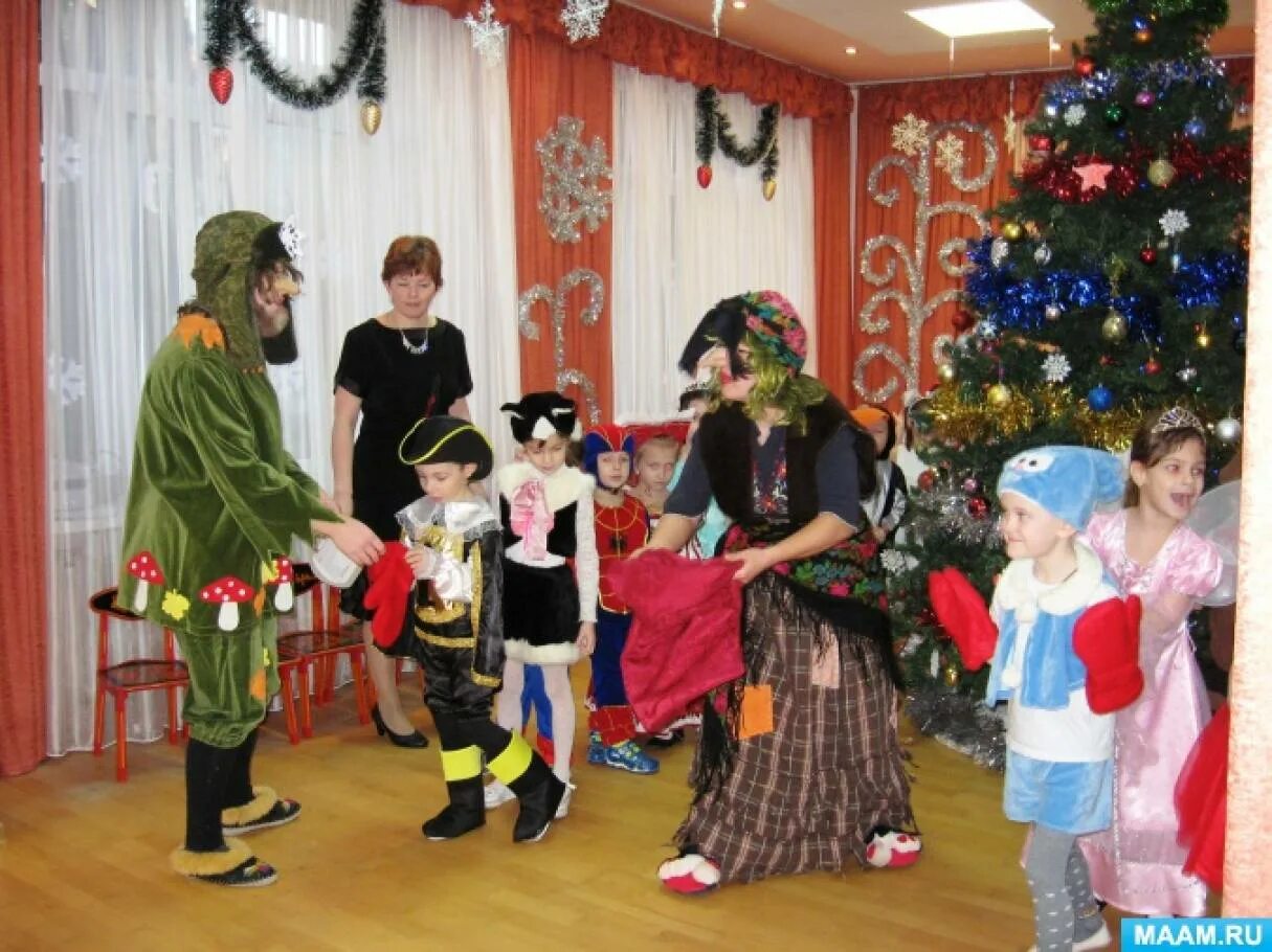 Утренник в начальной школе. Персонажи на детский новогодний утренник. Сценки на новый год в саду. Сказочные персонажи на детские утренники в детском саду. Сценарий нового года сказка