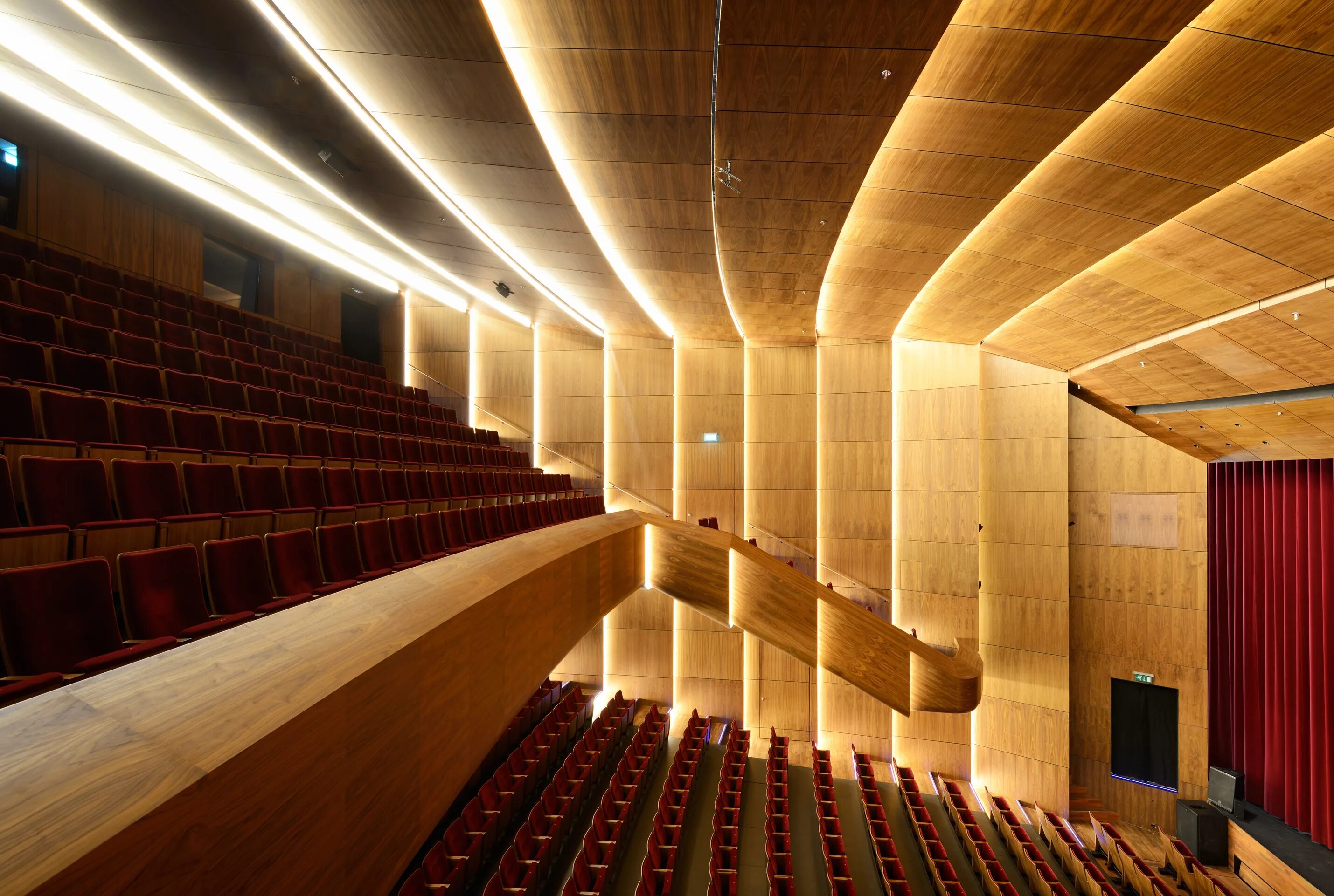 Аудиториум-центр Boardwalk Hall. Концертный зал Festival Hall in Erl. Театральный зал Аудиториум. Аудиториум Салливан. Theater hall