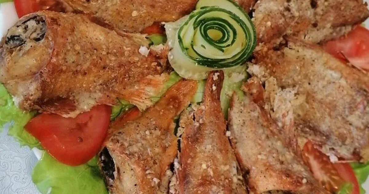 Морской окунь целиком рецепты. Окунь морской джуренко. запеченный красный окунь. морской окунь запеченный с овощами. красный окунь с овощами.