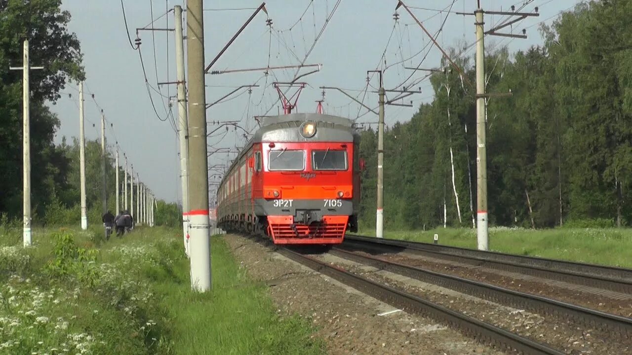 Туту электрички голицыно. Эр2т-7105. Одинцово Голицыно электричка. Поезд 7105. Перегон Голицыно - Звенигород.