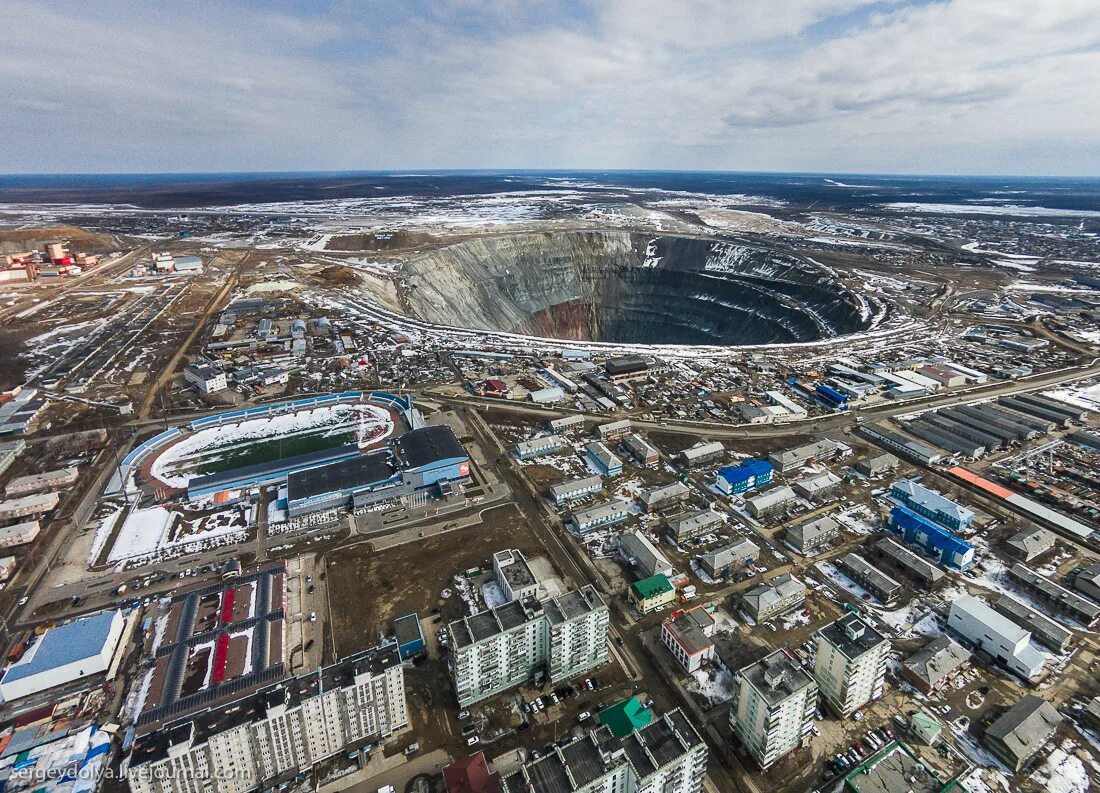 Поселок добычи. Мирный Якутия. Мирный Республика Саха. Посёлок Мирный Якутия. Поселок Мирный Алмазы.