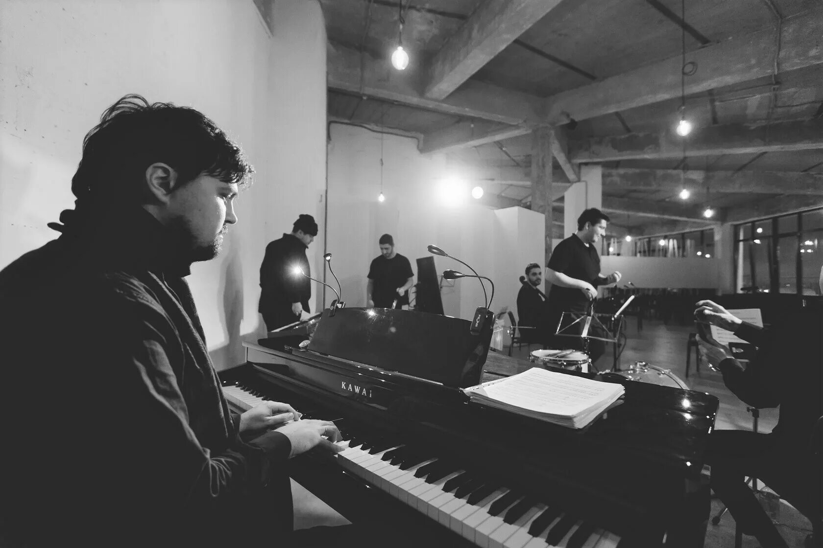 Music ensemble. Simple music ensemble. эрик сати. дом симпл мьюзик хлебозавод. дом simple music на хлебозаводе. simple music ensemble концерт на хлебозаводе.