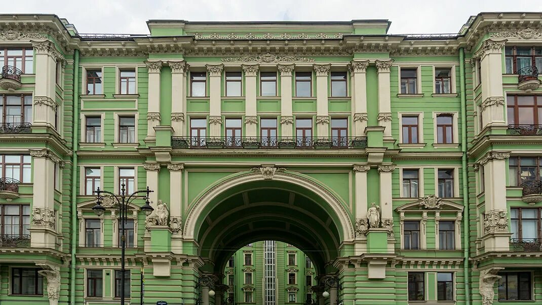 Мир домов санкт петербург. Доходный дом Ратькова-Рожнова.Санкт-Петербурге. Доходный дом Ратькова Рожнова Кирочная. Кирочная Архитектор Сюзор.