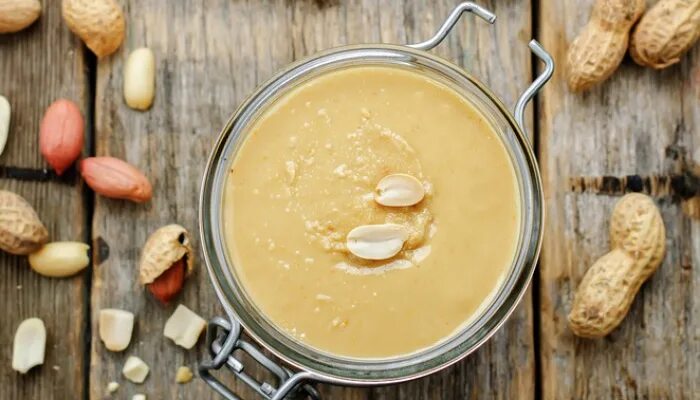 Масло за 5 минут. Как сделать сливочное масло венчиком в домашних. Сгущенное молоко рецептура. Масло за 5 минут. Ложка для масла сливочного.