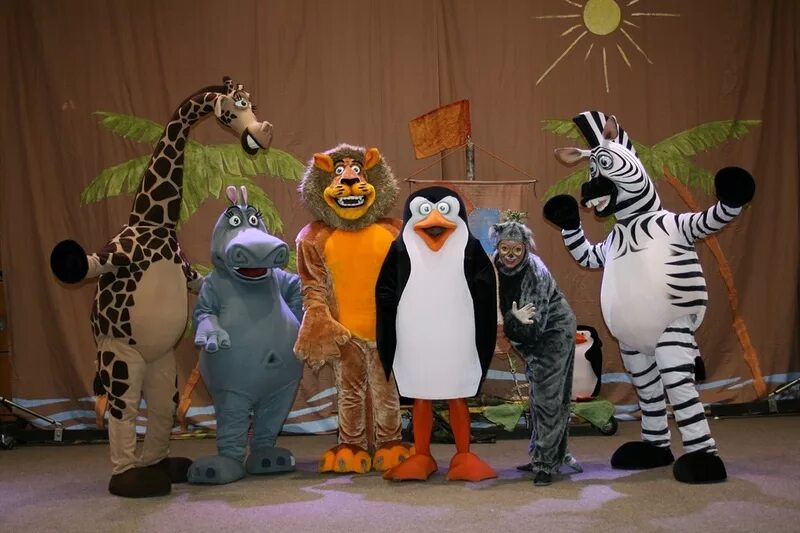 Детский праздник мадагаскар. Король джулиан аниматор. Аниматор мадагаскар. Зебра марти аниматор. Детский праздник мадагаскар.