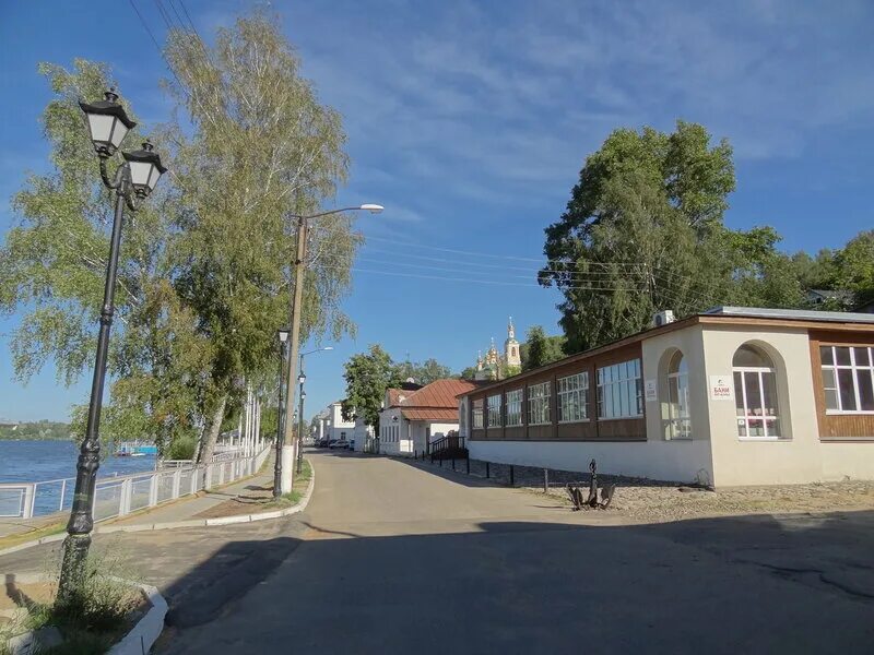 Отзывы променад плес. Брусчатая набережная плеса. Плес 2022. Плес 2022. Отзывы променад плес.