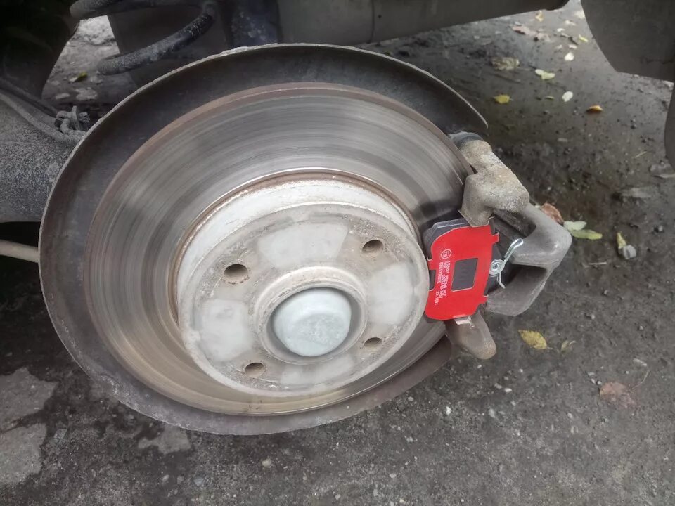 Колодки тормозные задние пежо 408. Пежо 408 задние колодки артикул. Пежо 408 задние колодки артикул. Направляющие пластины тормозных колодок пежо 408 задние. Пежо 408 задние колодки артикул.