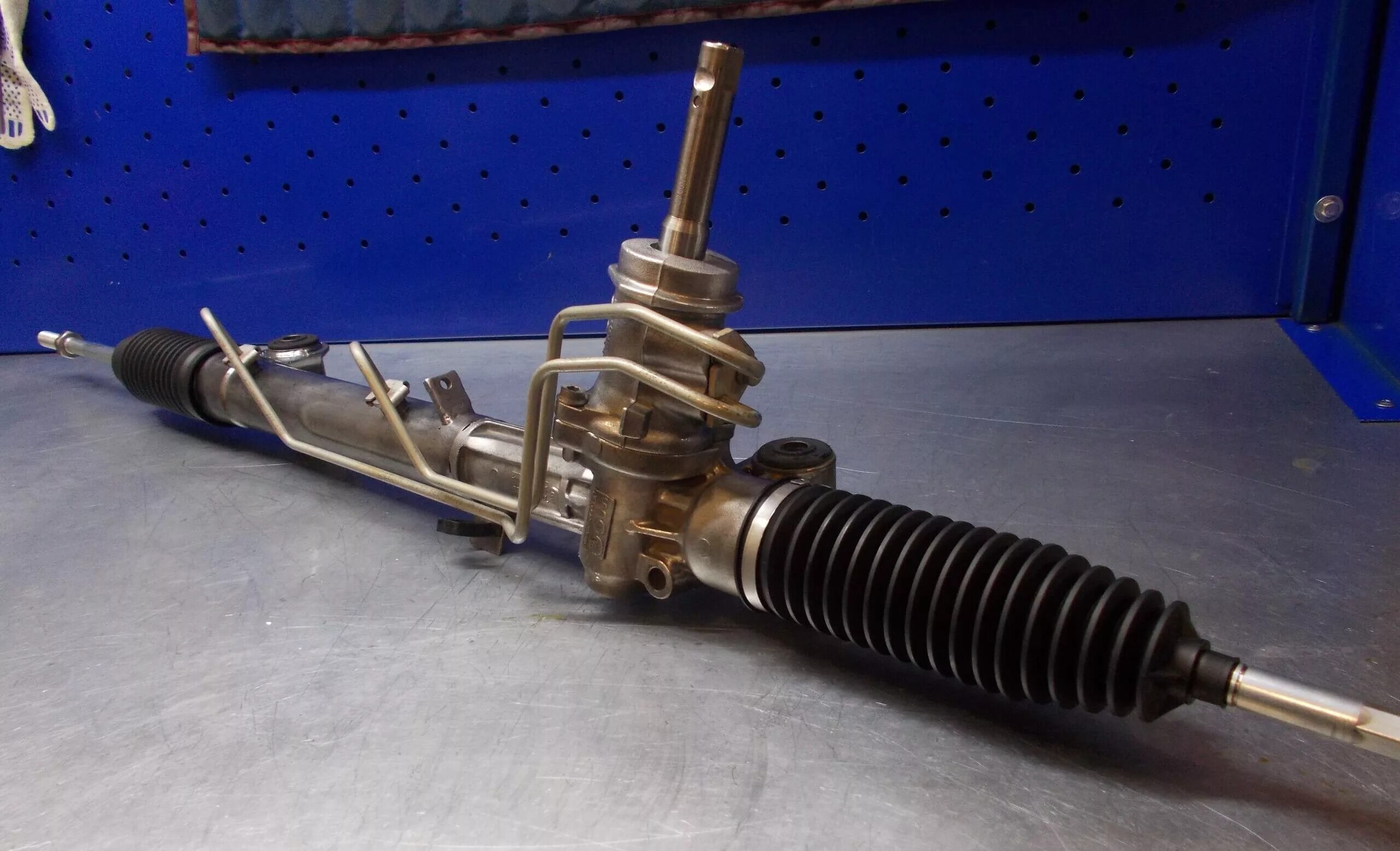 Рендж ровер эвок 2012 рулевая рейка. 9720152 рейка рулевая. Рулевая рейка ваз 2108 оригинал артикул. Рулевая рейка гидравлическая bmw e32. Рулевая рейка гидравлическая bmw.