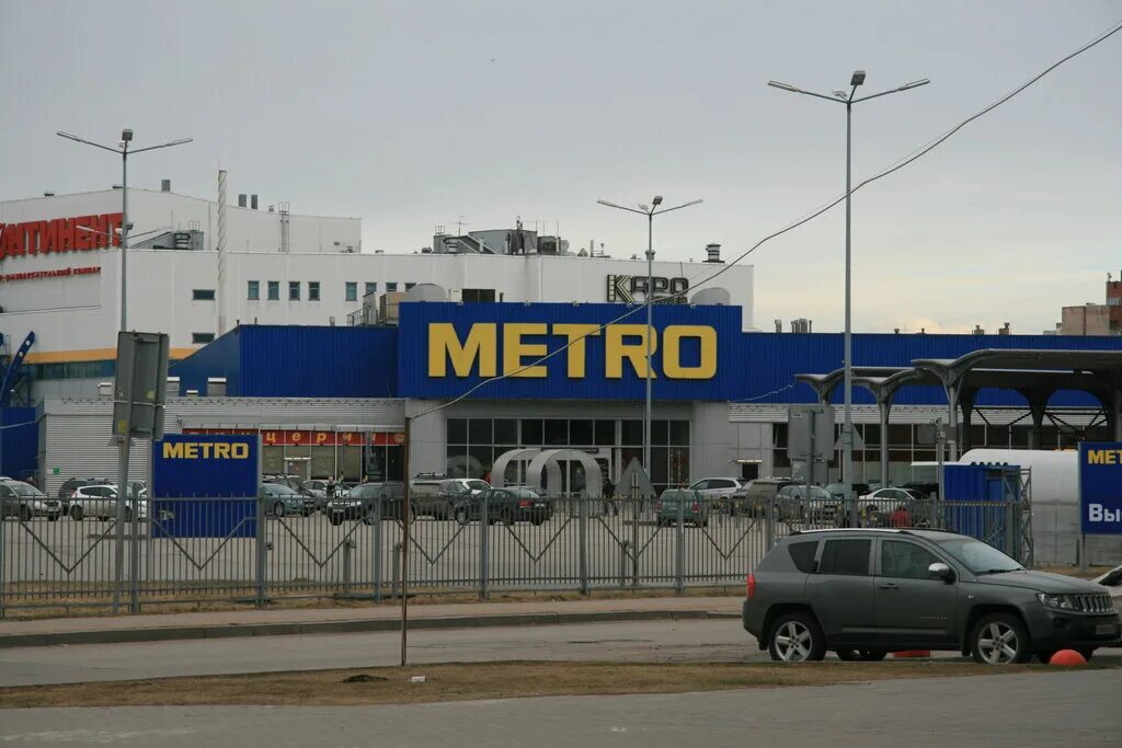 Магазин метро 8. Гипермаркет метро Комендантский проспект. Metro магазин СПБ. Магазин метро Питер. Гипермаркет метро в Питере.