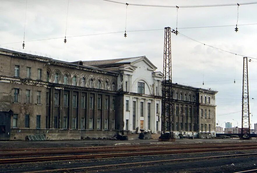 Норильск жд вокзал музей. Станция норильск-сортировочная. Норильск вокзал. Норильск жд вокзал. Станция норильск железнодорожная станция.