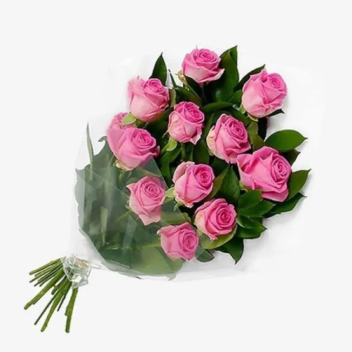 Букет роз 11 штук. Красивый букет из 11 роз. Букет из коротких роз. Букет без упаковки. Букеты из роз в упаковке.