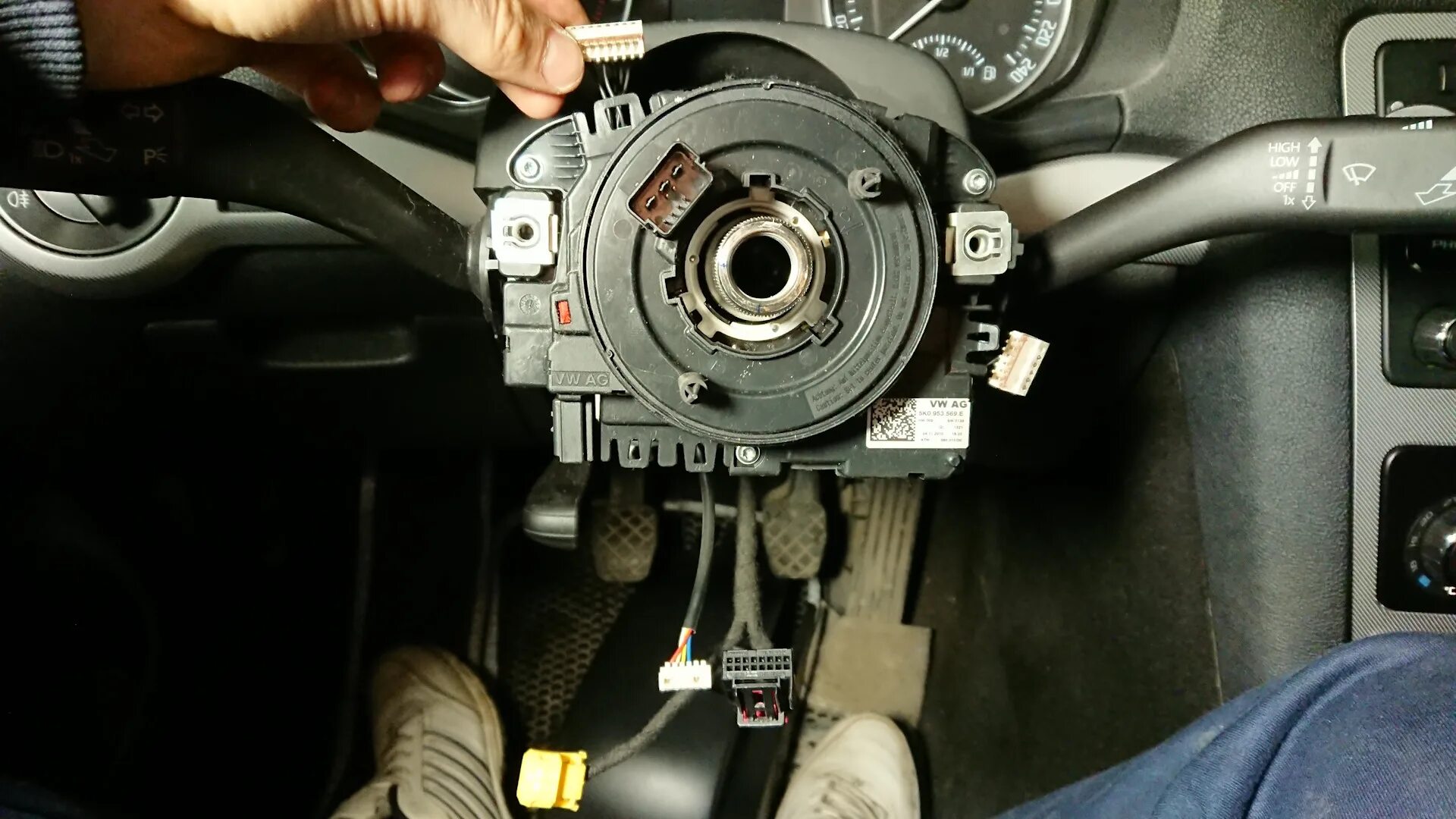 Датчик угла поворота руля шкода. 6q1 423 051 m. Датчик угла поворота руля шкода. Датчик угла поворота шкода октавия а5. Датчик угла поворота руля шкода.