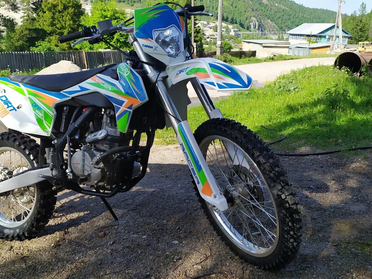 Kawasaki 150 enduro. Рейсер 150 эндуро супермотард. Резина на racer enduro 150. Racer 200 enduro 2015 зеленый. Racer sr x2 cross 300.