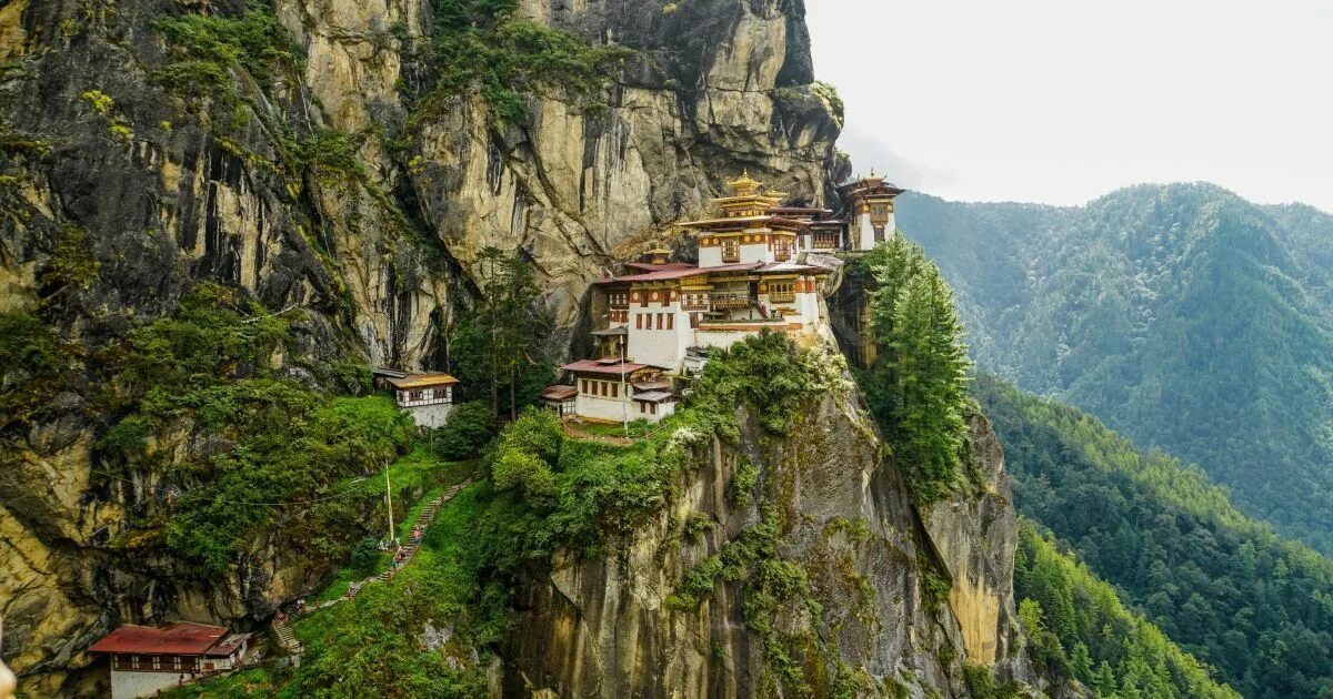 Бутан индия. Королевство бутан (Bhutan). Такцанг-лакханг бутан. Монастырь в бутане. Королевство бутан достопримечательности.