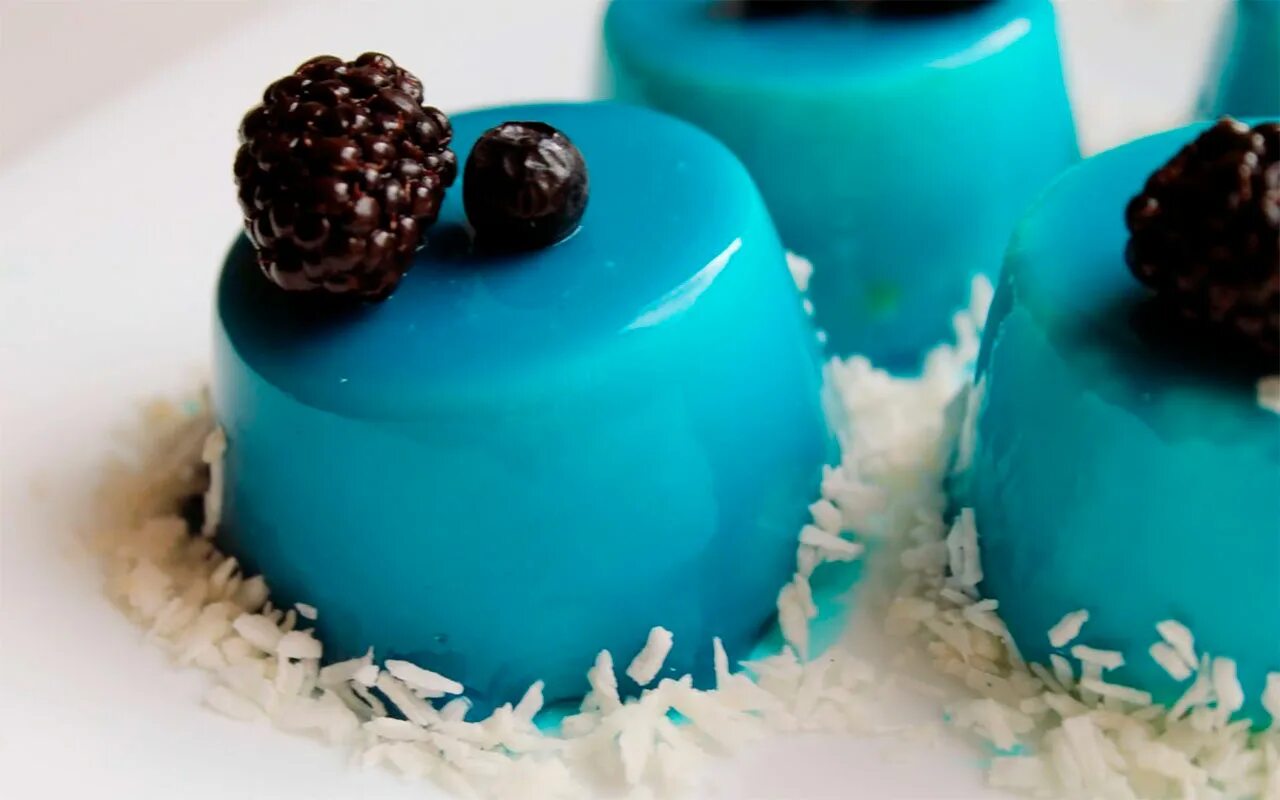 Сладости с моря. Муссовое пирожное "Тиффани". Голубой десерт. Голубые сладости. Десерты голубого цвета.