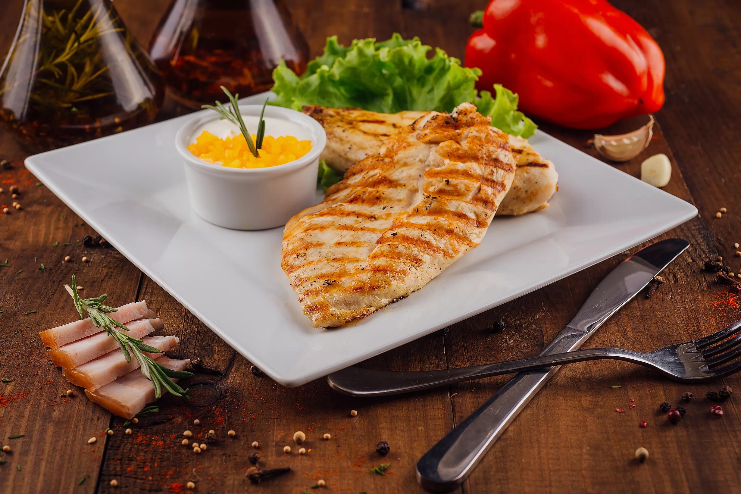 Куриная грудка на гриле. Бедро куриное гриль. Грудки на электрогриле. Грудки на электрогриле. Куриная грудка на гриле электрическом.