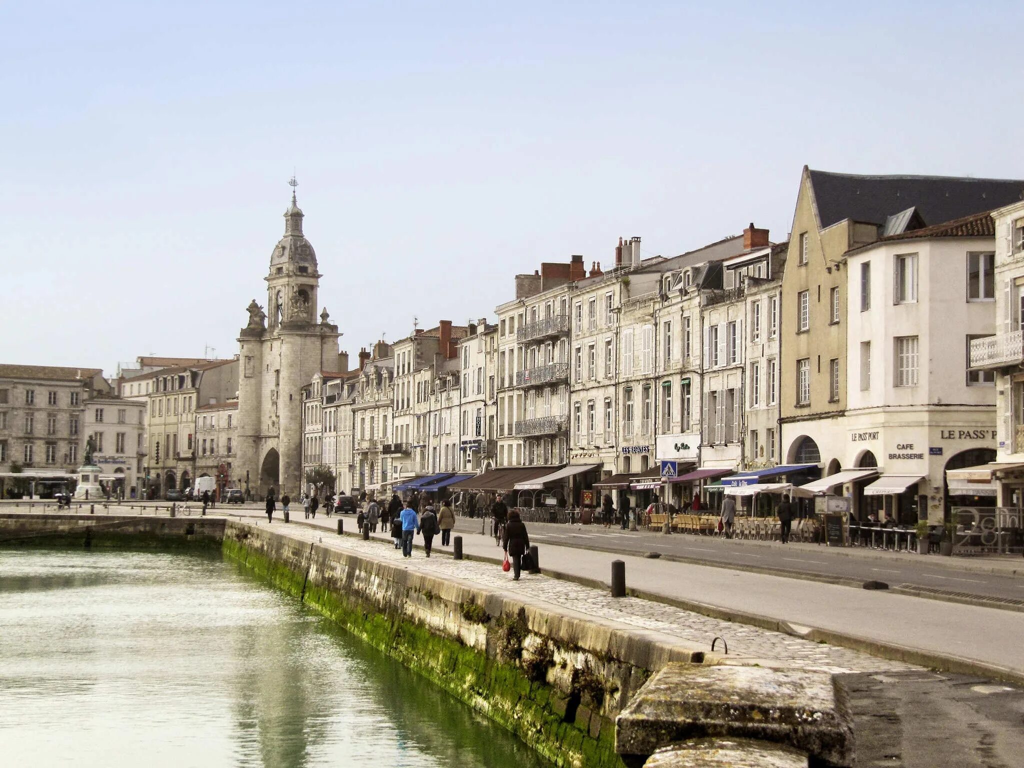 La rochelle. Ля-Рошель Франция. Ля Рошель город во Франции. Ла-Рошель Франция достопримечательности. Ля-Рошель Франция остров Ре.