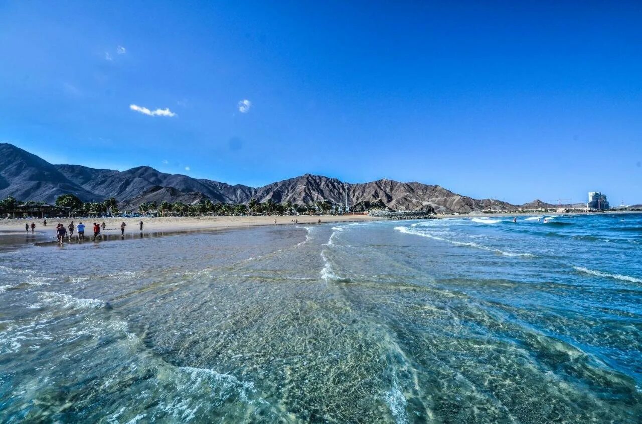 Sandy beach hotel & resort. Сэнди бич дубай. Индийский океан фуджейра. Санди бич фуджейра. Sundy фуджейра sandy.