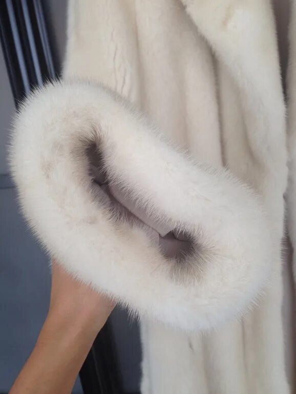 Шуба норковая жемчужная. Жемчужная норка. Цвет норки pearl. Норковая шуба жемчужного цвета. Норковая шуба жемчуг.