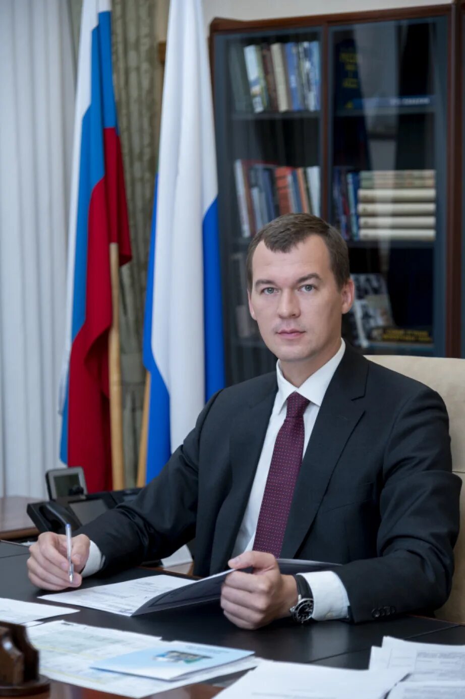 Губернатор хабаровского края сейчас находится