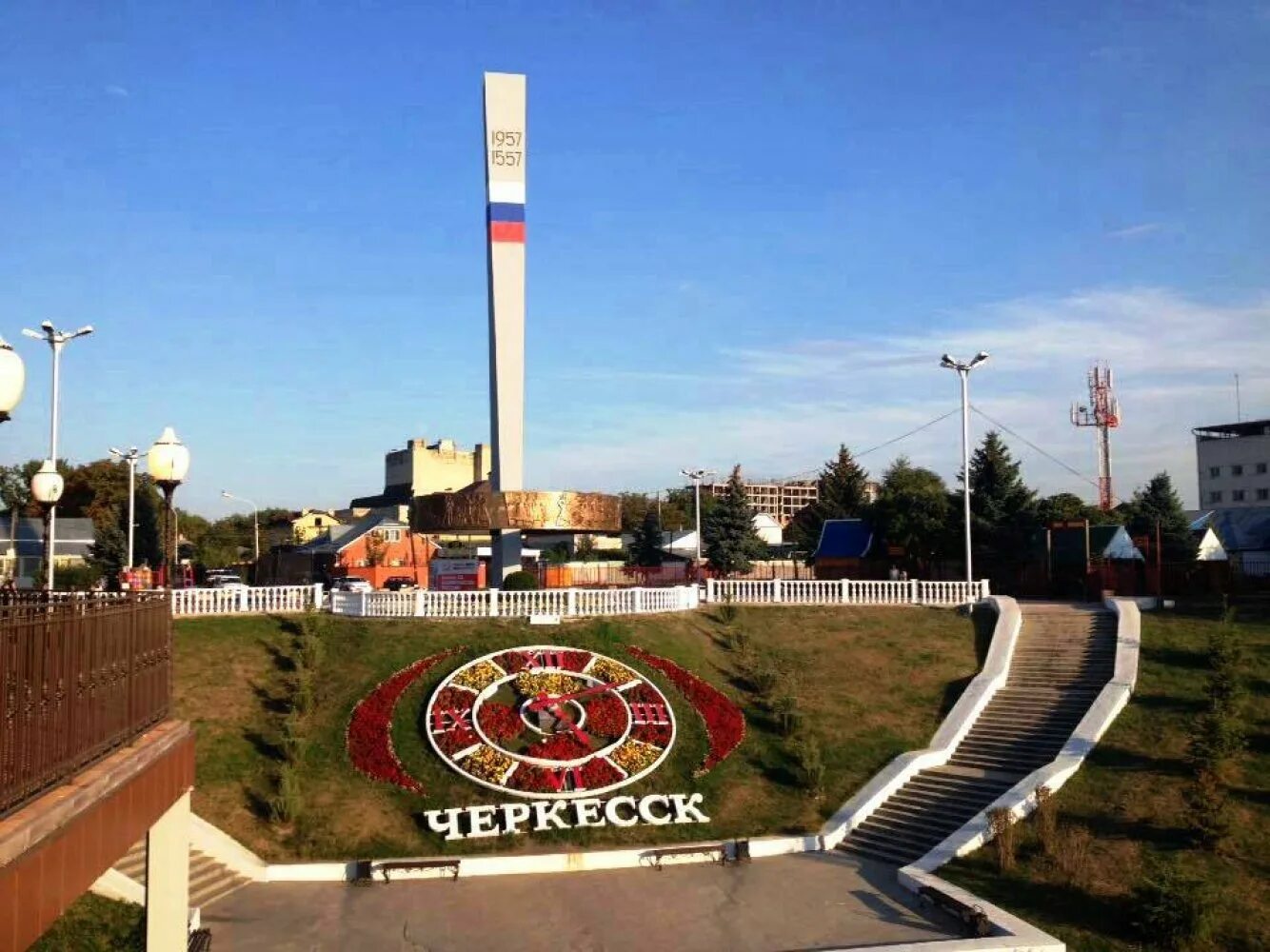 Памятник дружбы народов республики черкесск. Города кчр. Города кчр. Кчр город черкесск. Карачаево черкесск столица.