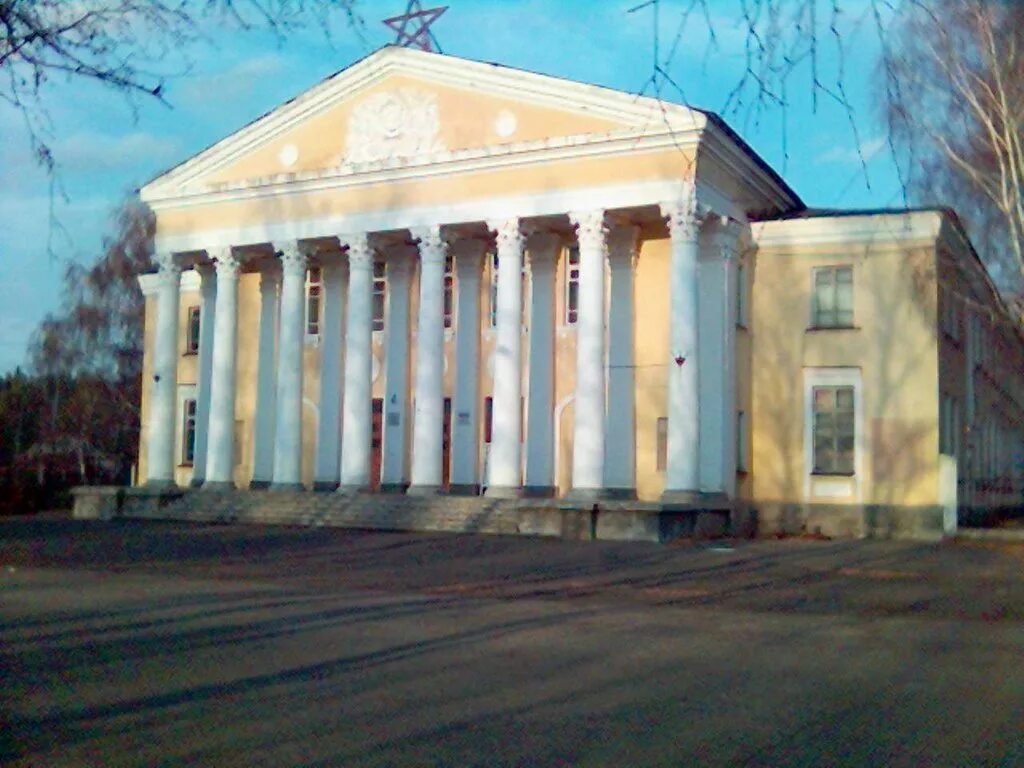 Дом культуры никольск. Дом культуры вологда. Рдк никольск. Никольск дом культуры. Никольск пензенская область красный гигант площадь.