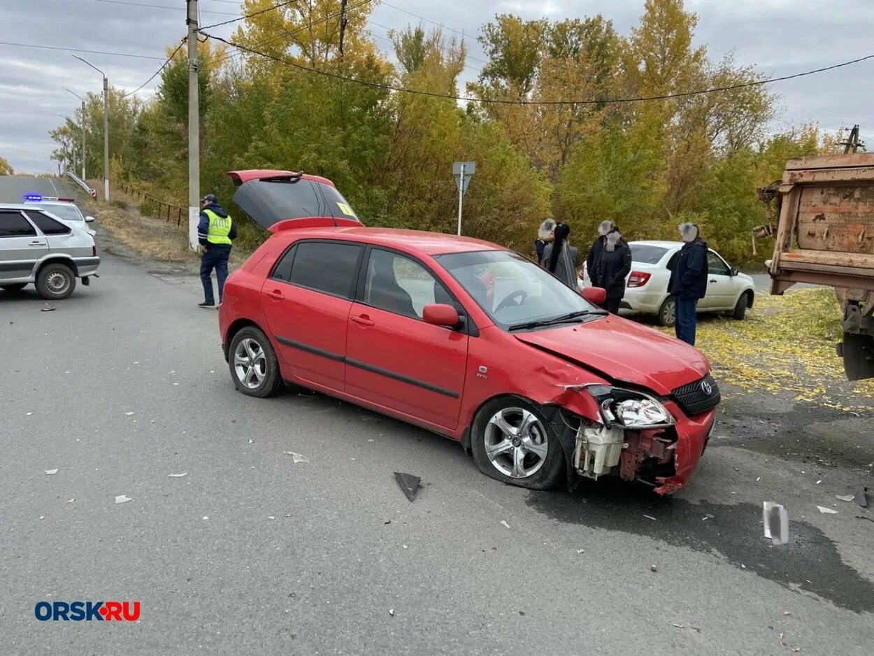 Дамба Орск. Sportage в Орске врезалась. Орск авария на площади Шевчен. Авария Орск мотоциклы 19 мая.