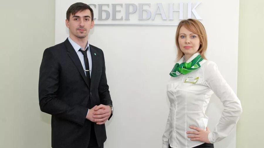 Сотрудники банка рустаму управляющий установил определенный. Сбербанк сотрудники. форма одежды сбербанка. одежда банковского работника. форма сотрудников банка.