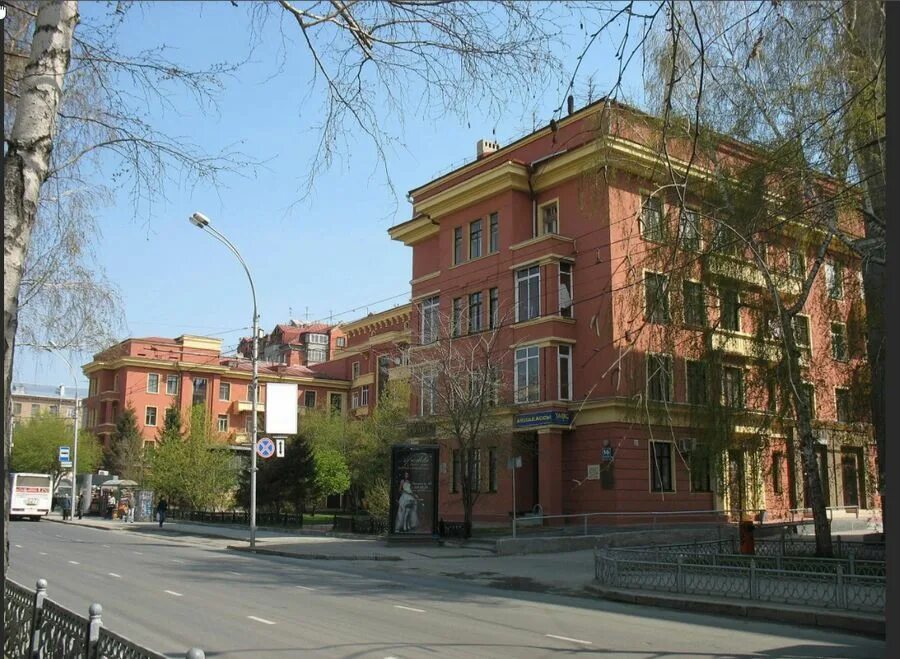Красный проспект 218/1 новосибирск. Новосибирск, красный проспект, д. Г. Красный проспект 185. Красный проспект 79 зеленые купола.