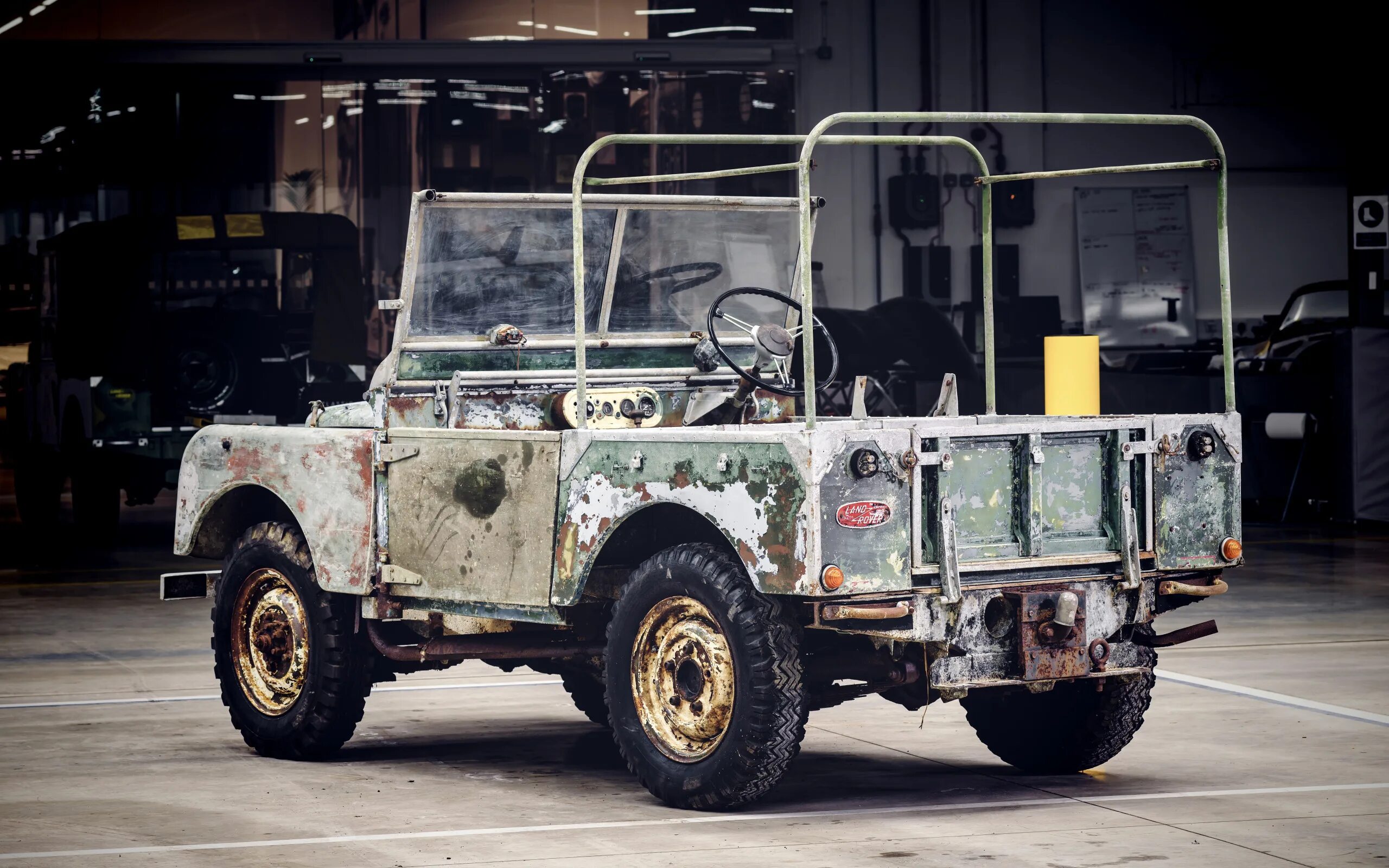 Ленд ровер старый. Лэнд Ровер Дефендер 1948. Land Rover 1948. Дефендер 1948 ленд Ровер Дефендер. Land Rover Defender 1948 год.