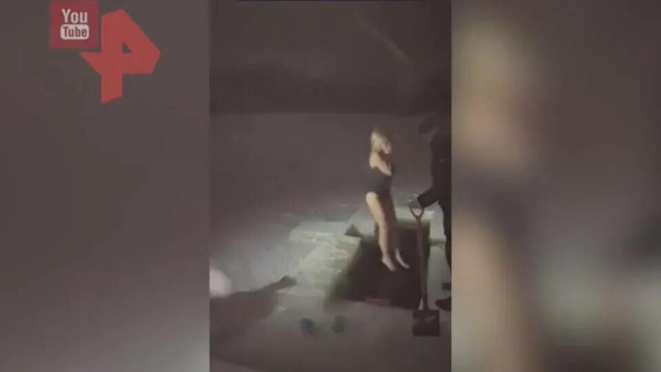 Девушка прыгнула в прорубь и утонула. Анна ускова прорубь. Женщина утонула на крещение в ленинградской области. Ленинградская область утонула в проруби на крещение. Тело женщины, утонувшей в проруби в ленобласти.