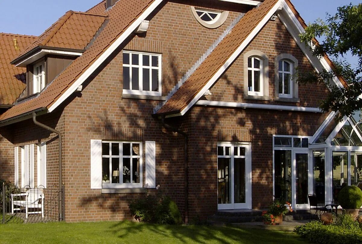 Дом из клинкера. Дом облицованный клинкером. Кирпич брик хаус. Дом из клинкера. Клинкерный кирпич roben riversdale.