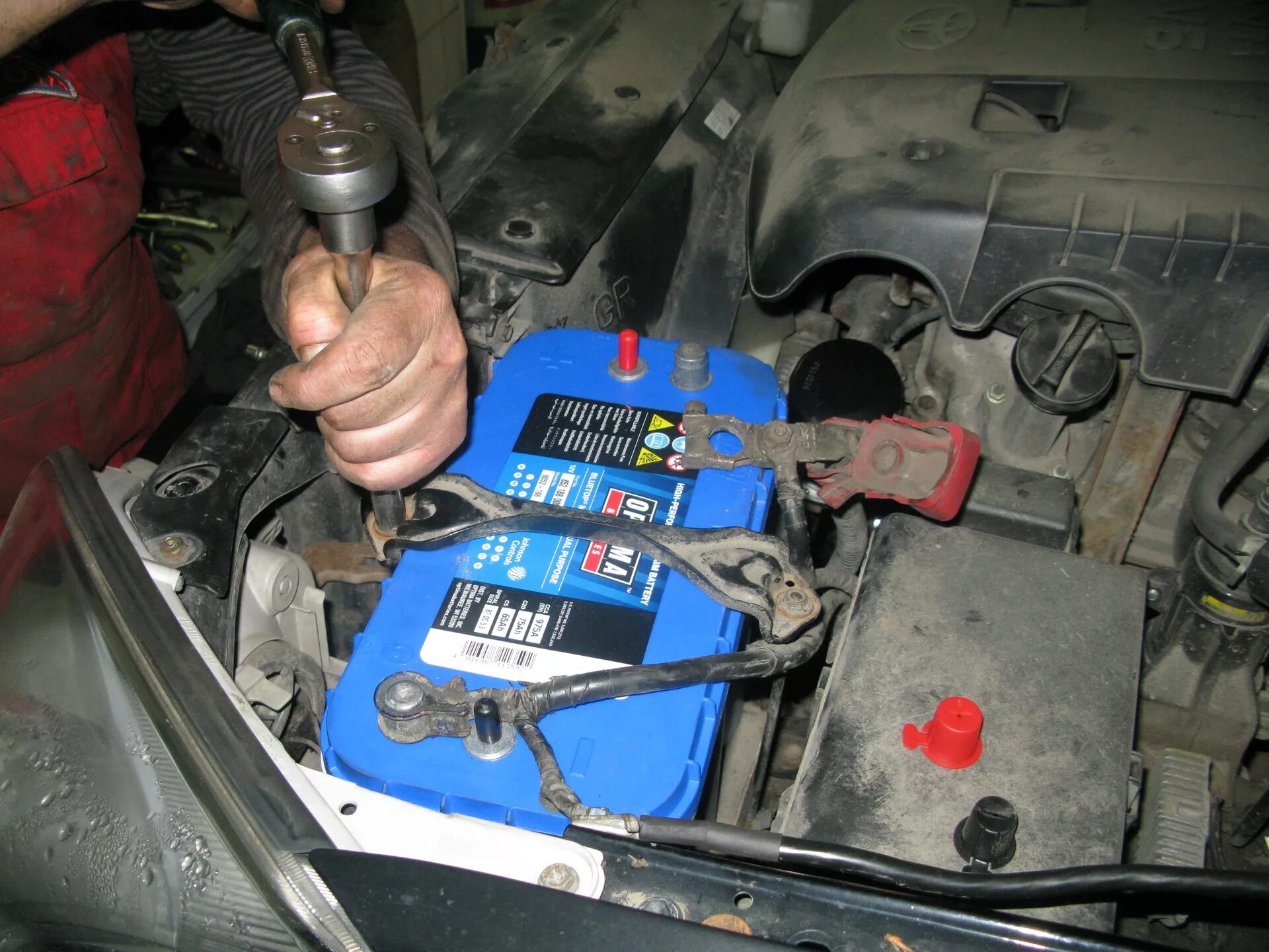 Land cruiser prado 120 акб 3. 0 fr,. Акб на прадо 95 дизель. Акб прадо 120 4. Акб тойота прадо 95.