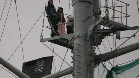 Полезай на корабль