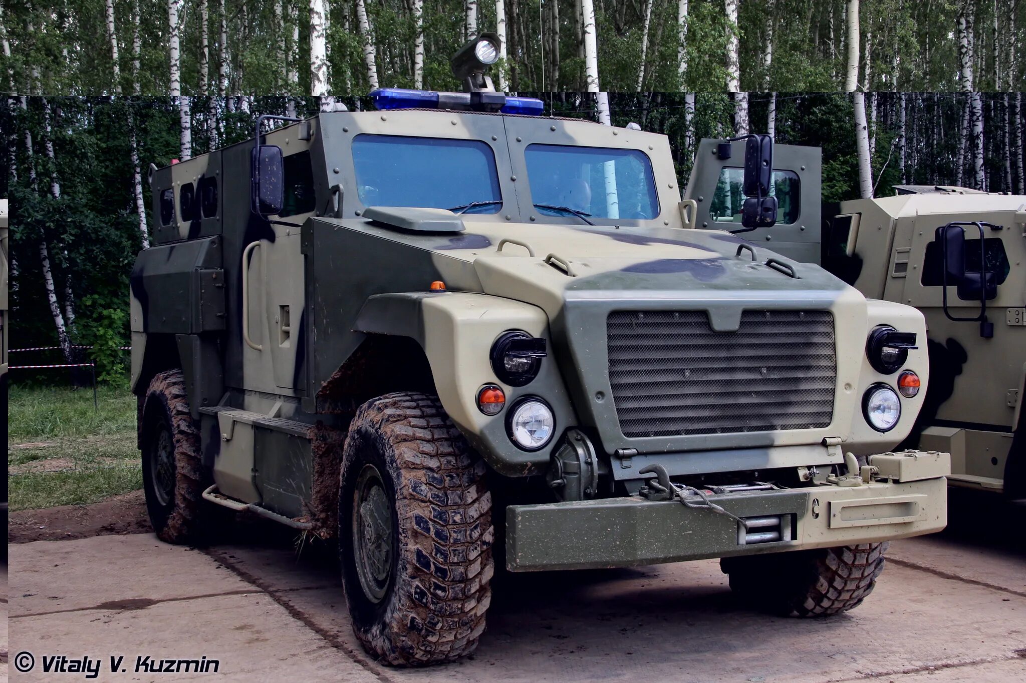 Аскам машина. ВПК-3924 «медведь» бронеавтомобиль. Бронеавтомобиль ВПК-3924 СПМ-3 медведь. ВПК-3924 медведь. ВПК-3924 бронетранспортер медведь.