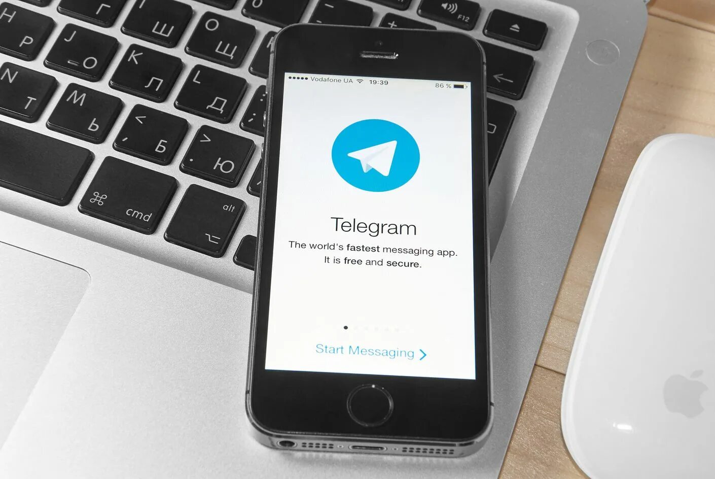 Telegram телефон. Телеграм. Телеграм app. Телеграм Apple. Телеграм смартфон.