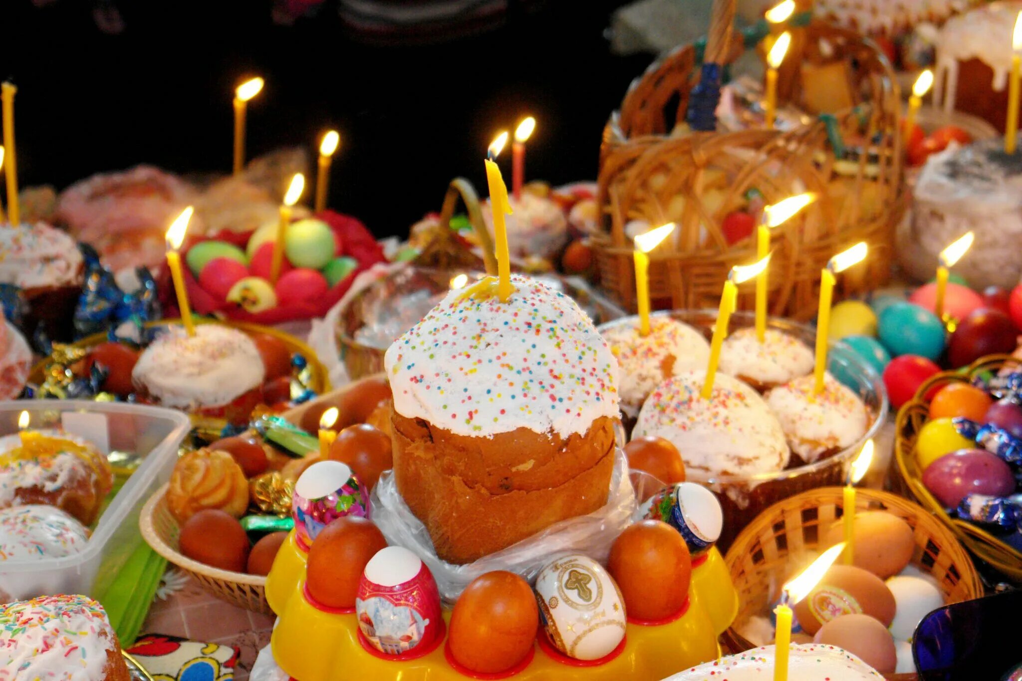 Богослужение на пасху. Пасха 2024 казахстан. С католической пасхой картинки красивые. Пасха 2024 казахстан. Easter 2022 date.